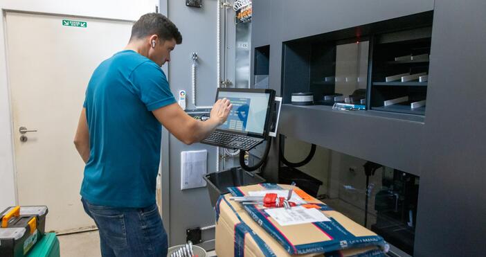 Робот аптекар работи във Враца. Извършват се последни тестове на