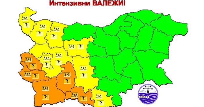 Предупреждението е за интензивни валежиПрез следобедните часове облачността ще продължи да