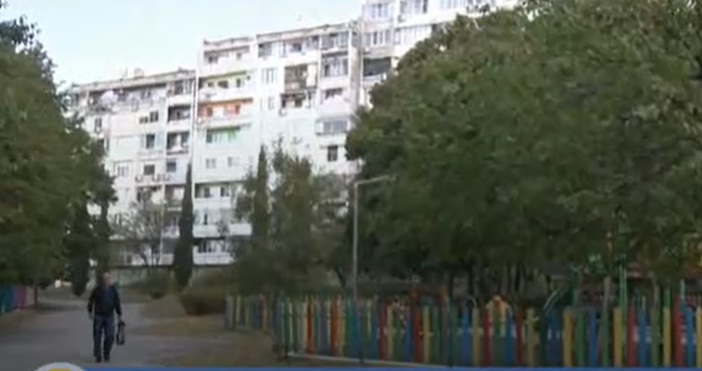 Освен обновяването на пешеходните пътеки около училища и детски градини