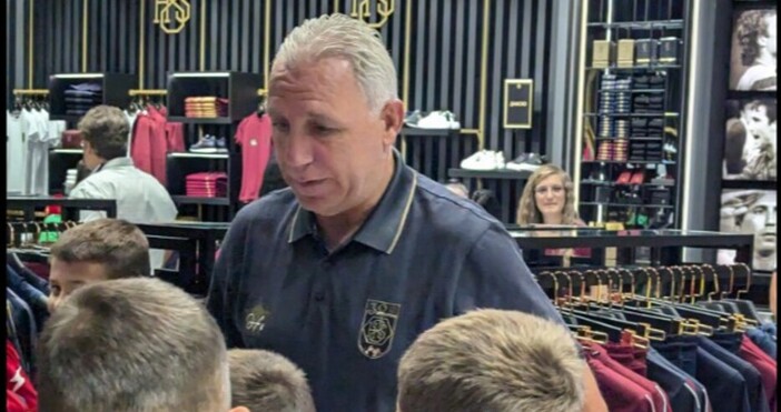 Легендата Христо Стоичков говори пред Франс Футбол От френското списание