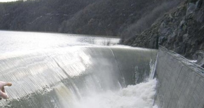 архивЯзовир над Земен създава потенциална опасност от наводнения Това