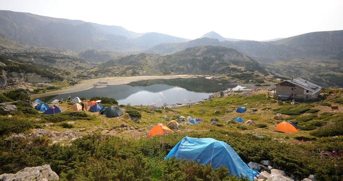 Дрон с камера следи всеки ден за спазването на забраната да