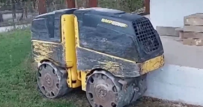 Жена намери валяк в двора на къщата си в Ботевград