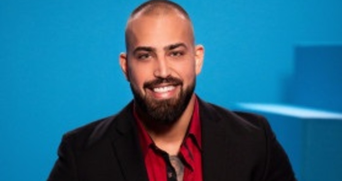 Един от участниците в Биг Брадър си татуира логото на