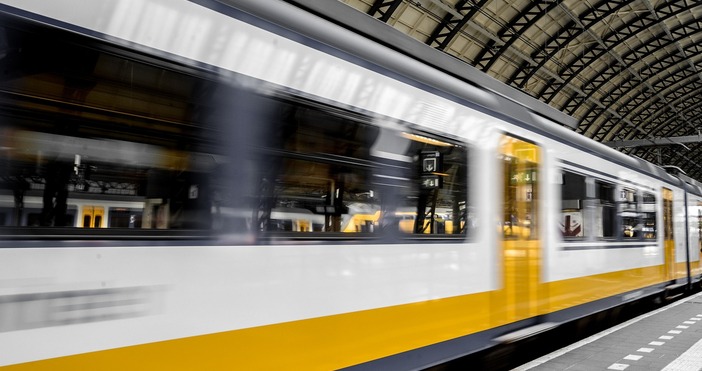 В четвъртък 10 октомври следобед в локомотива на влака който