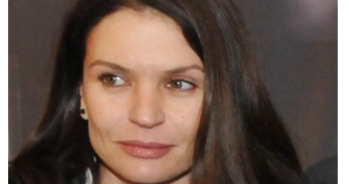 Ирини Антониос Жамбонас е българска актриса дъщеря на състезателката по тенис на маса Елпиники