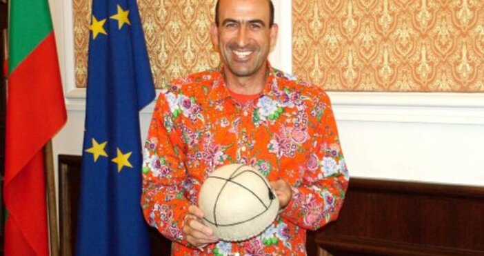 Легендарният футболист и бивш кмет на Сливен Йордан Лечков отново