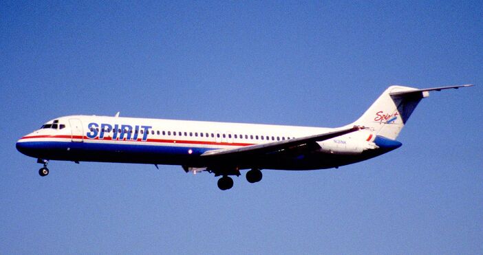 Американската компания Spirit Airlines се готви да подаде молба за несъстоятелност   след като