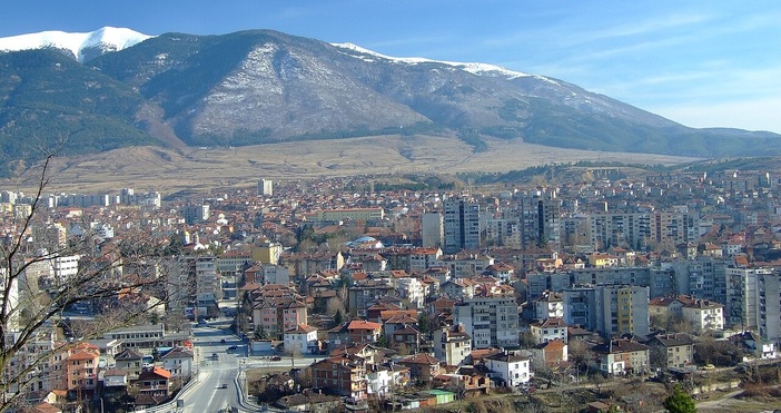 Нарастване на броя безработните уволнени след масови съкращения отчитат от