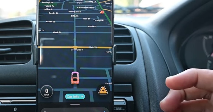 Waze е популярно приложение за навигация като много често фокусът