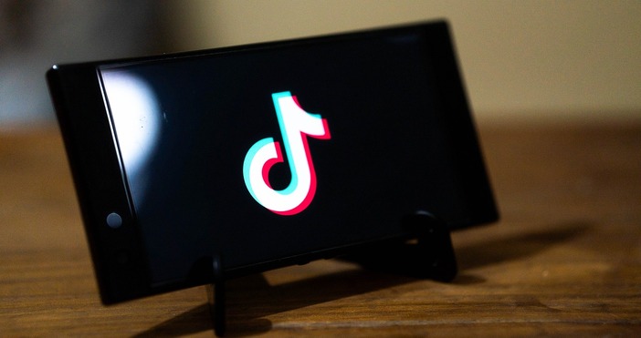 Румънският телекомуникационен регулатор иска спирането на TikTok докато Съветът по