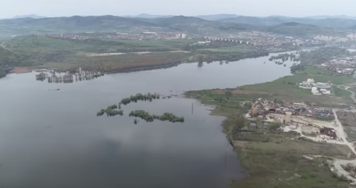 Маловодието създава условия за необичайно земеделиеВ село Лисиците известно с най