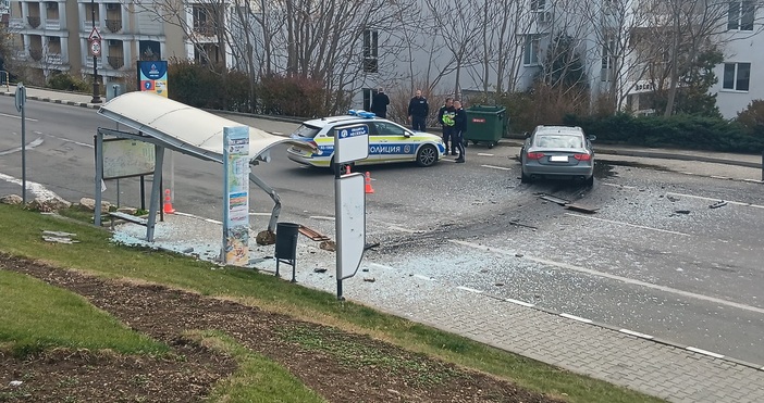 Скъпарско Ауди мина през спирка в Свети Влас шофьорът избягаТежка