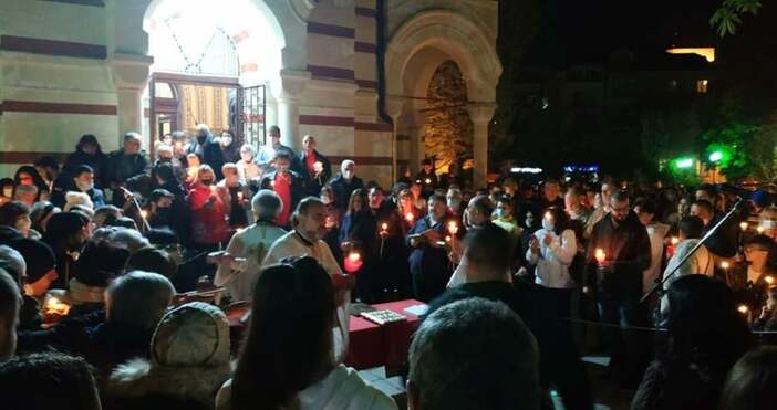 Великден е един от най важните християнски празници който отбелязва Възкресението на