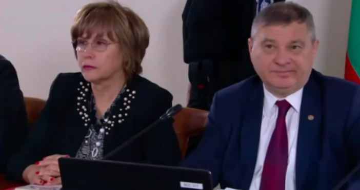 Единодушно с 18 гласа за и без против Висшият съдебен съвет