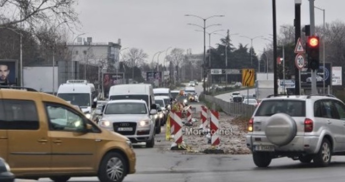 Месец след приключването на ВиК ремонта при кръстовището на бул