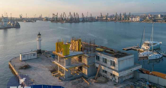 Кадри от строежа на новата рейдова кула на Пристанище Варна