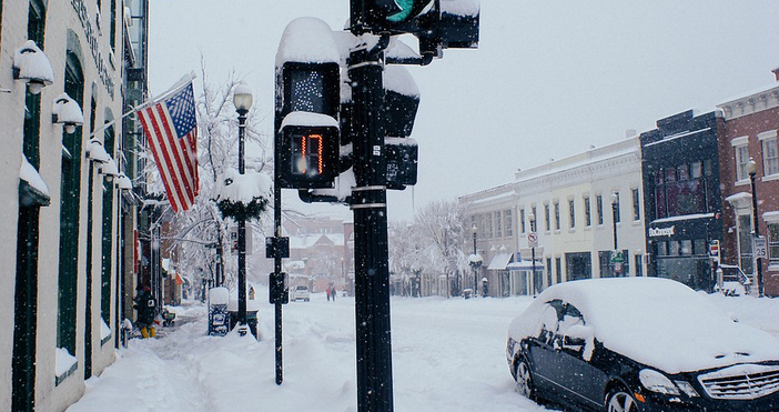 Необичайна зимна буря връхлетя американското крайбрежие на Мексиканския залив носейки
