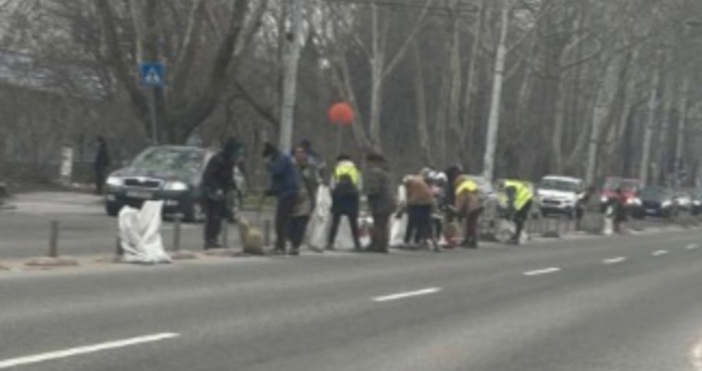 Почистването на наслагвания по регули на булеварди делиниатори мантинели и