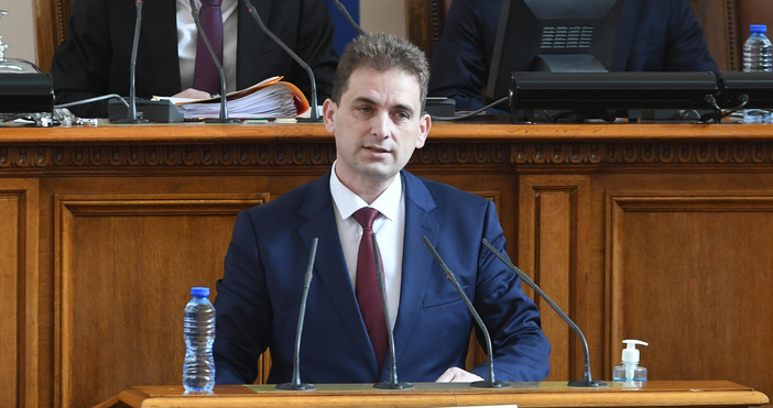 Севим Али от ПГ на Демокрация права и свободи“ -