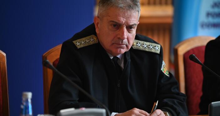 Началникът на отбраната адмирал Емил Ефтимов каза, че 2025 г.