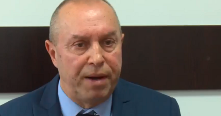 Капитан далечно плаване Золтан Сулай е управителят на компанията наела