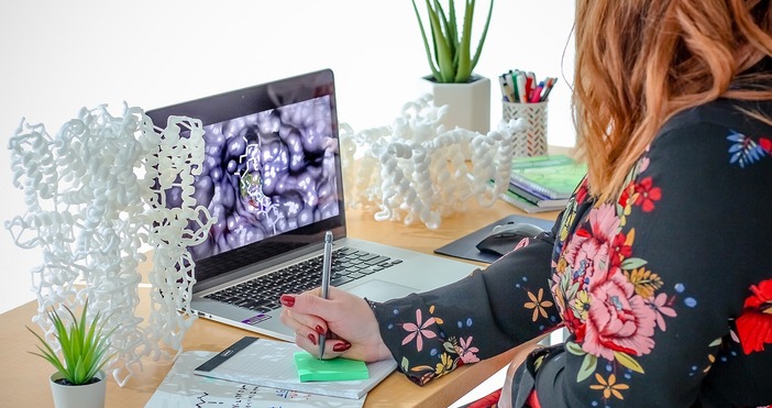 Ето хороскопа на ЛамятаОвенОбаянието Ви днес ще бъде най добрият Ви