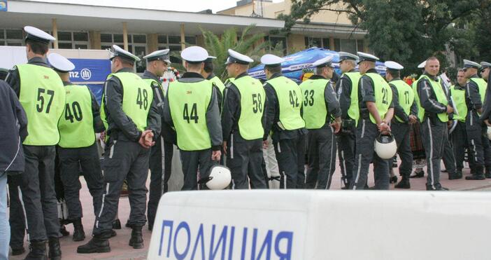 С близо 50 процента ще бъдат увеличени заплатите на полицаите
