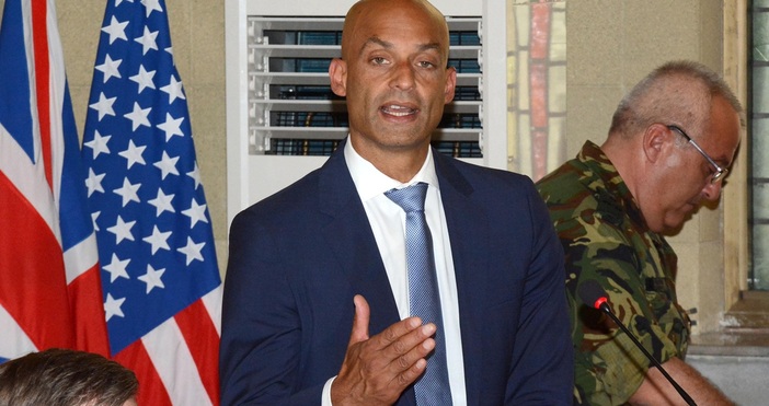 НАТО действа категорично, за да гарантира, че кораби, които повреждат