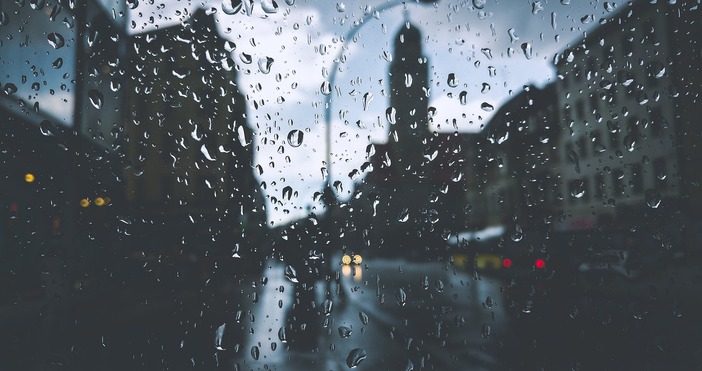 През нощта и утре облачността ще е предимно значителна а