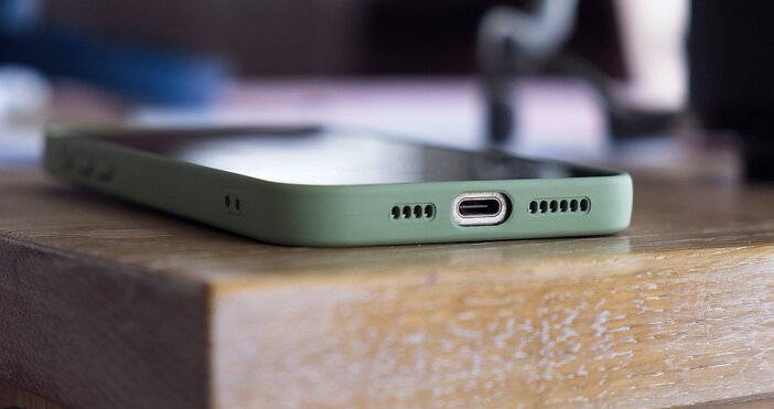 Служител на мобилен оператор бе осъден за длъжностно присвояване и кражба