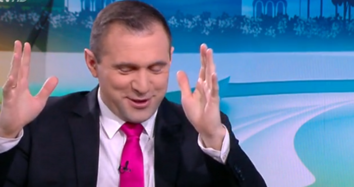 Водещият на сутрешния блок на bTV Златимир Йочев отдавна е