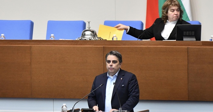 Като финансов министър към всички министерства, в т.ч. и към