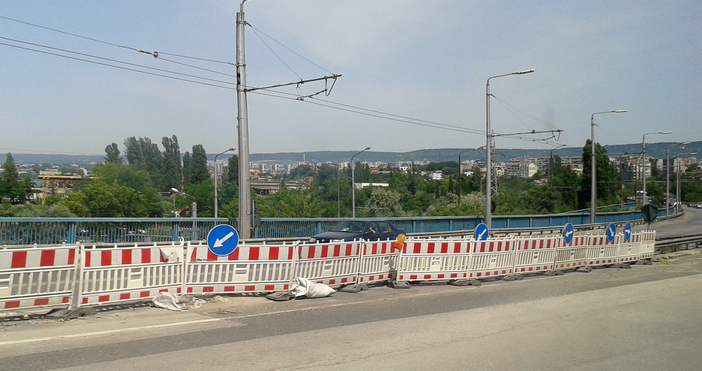 Очаква се доставката на 50 стълба за улично осветление във