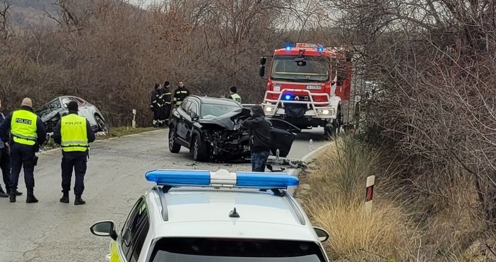 За катастрофа между два автомобила на входа на Обзор посока