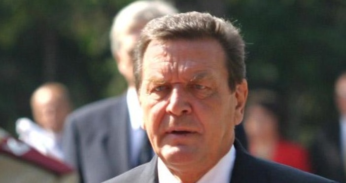 Бившият канцлер на Германия Герхард Шрьодер беше приет в болница