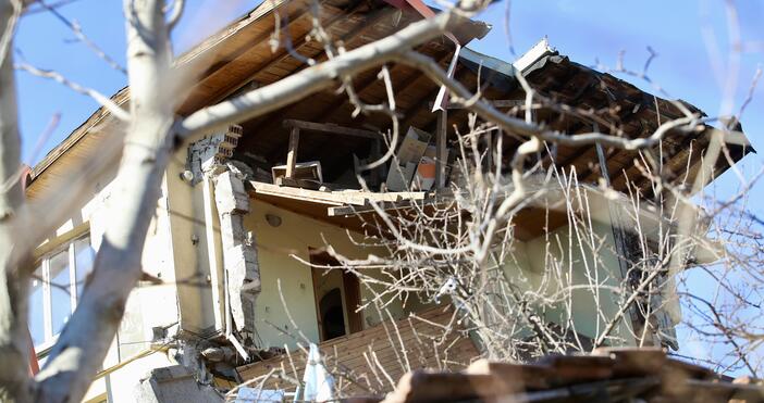 13 дни след взрива в Банкя все още не е