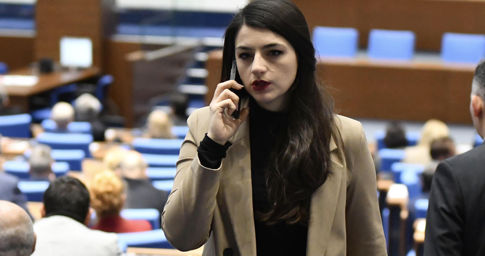 Аз, за разлика от Еврото, явно съм субект от по-висок