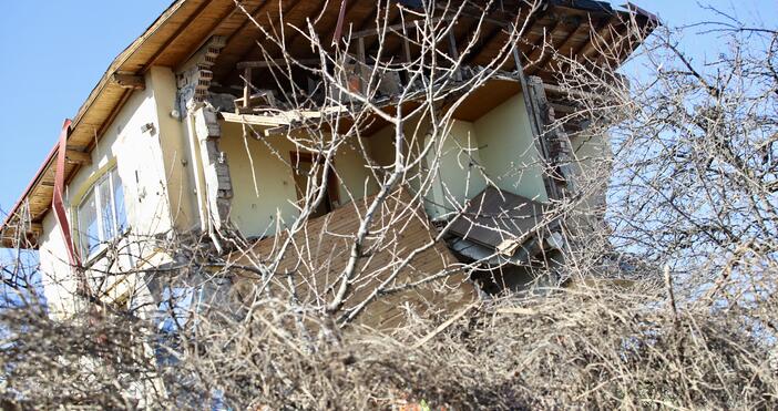 Две седмици след взрива на къща в Банкя, при който