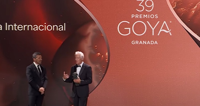 стоп кадър ЮтубИспанската филмова академия тази година награди Ричард Гиър за