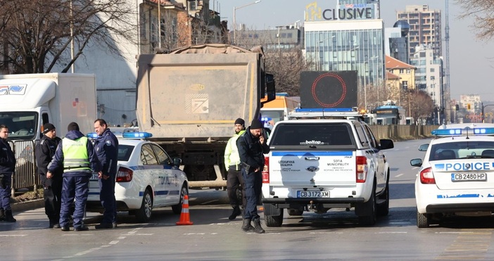 Възрастна жена загина при тежката катастрофа в центъра на София,