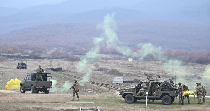 Специални части от български и испански военнослужещи, които участват в
