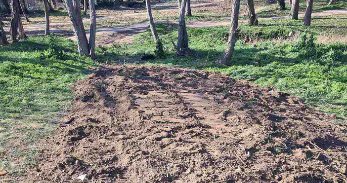 снимки Община ВарнаОбщина Варна обезопаси изоставеното съоръжение в близост до