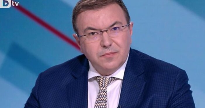 Д р Костадин Ангелов е лекар депутат от ГЕРБ СДС бивш министър на здравеопазването