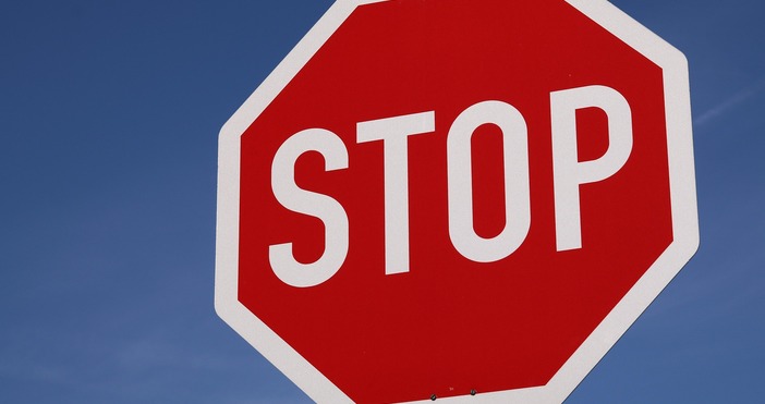 Продължават кражбите на пътни знаци по републиканската мрежа в област