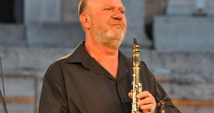 Иво Митков Папазов известен и с рожденото си име Ибряма е български кларинетист една