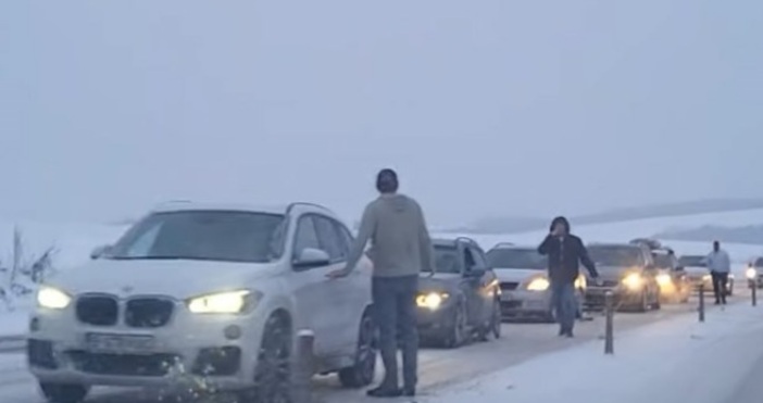 Социалните мрежи прегряха от недоволни шофьориСериозни затруднения в движението и