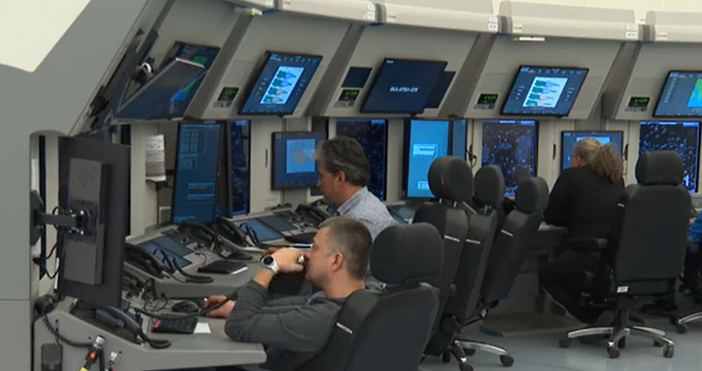 Докато лошото време предизвика серия от катастрофи по родните пътища