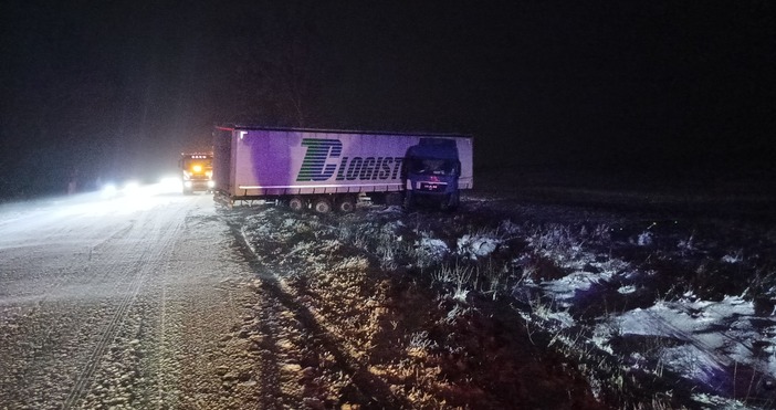 Пътят Варна Добрич е временно затворен Причината е катастрофирал