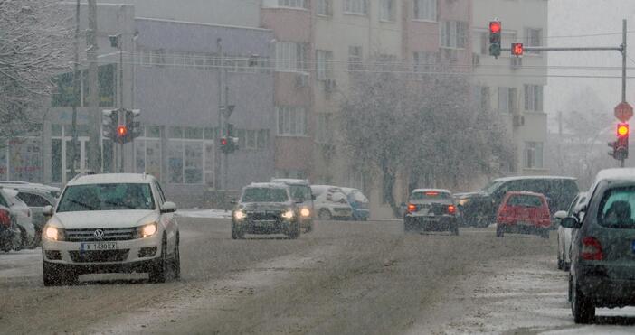 Снеговалежите в страната ще продължат до сряда, а в петък